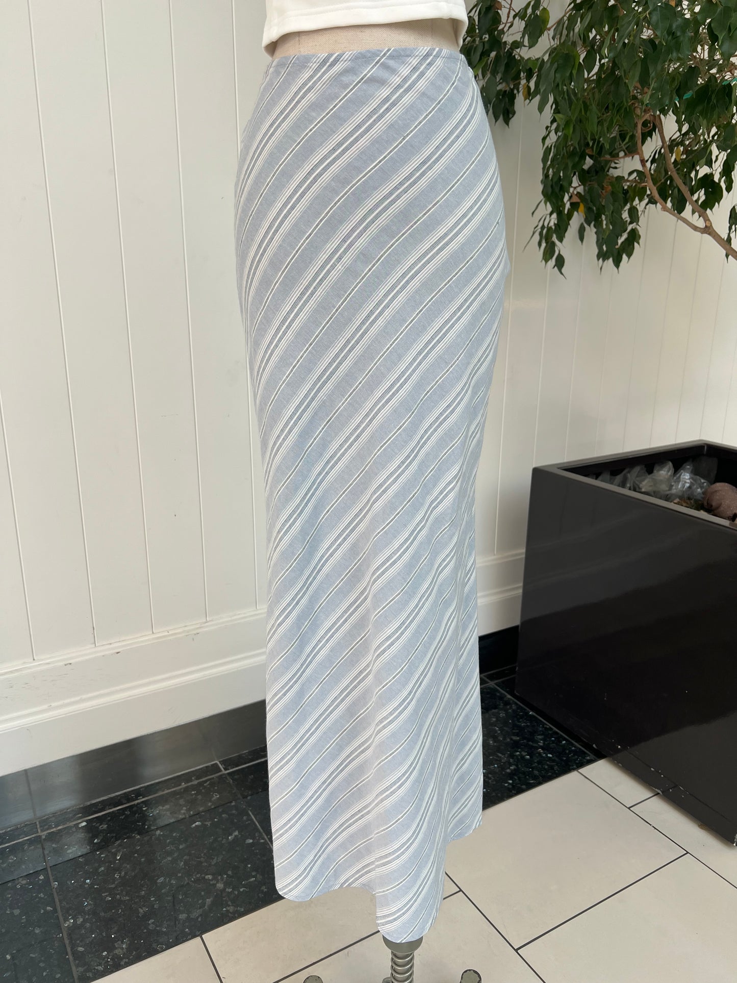 Seaside Walks Linen Skirt