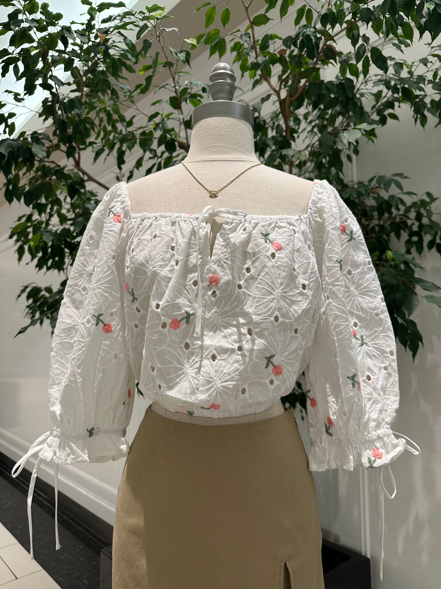 Eyelet For Spring Top